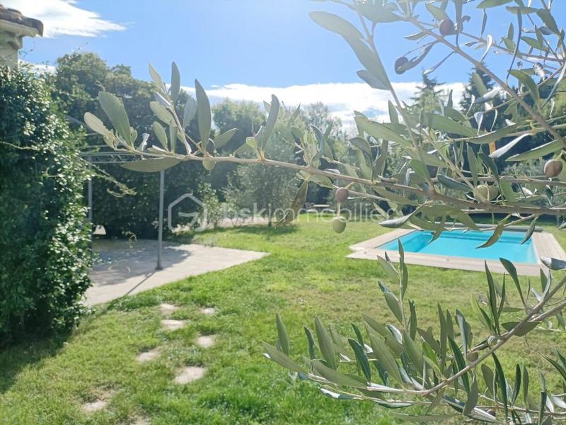 Propriété - 98 m² - 6 pièces