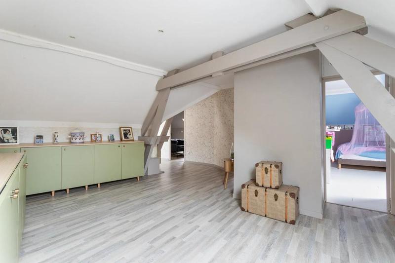 Maison - 280 m² - 10 pièces