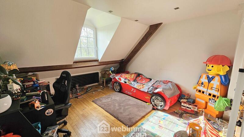 Maison - 210 m² - 8 pièces