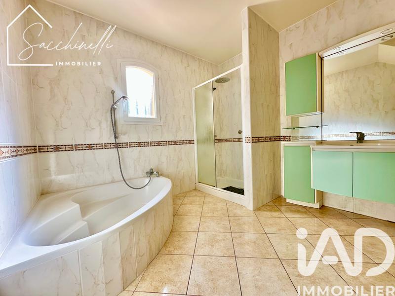 Maison - 253 m² - 10 pièces