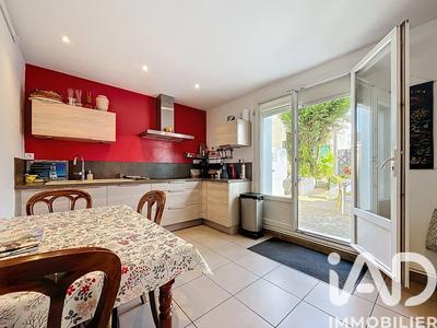 Maison - 93 m² - 5 pièces