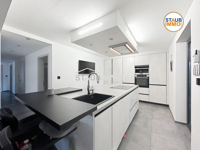 Maison - 200 m² - 8 pièces