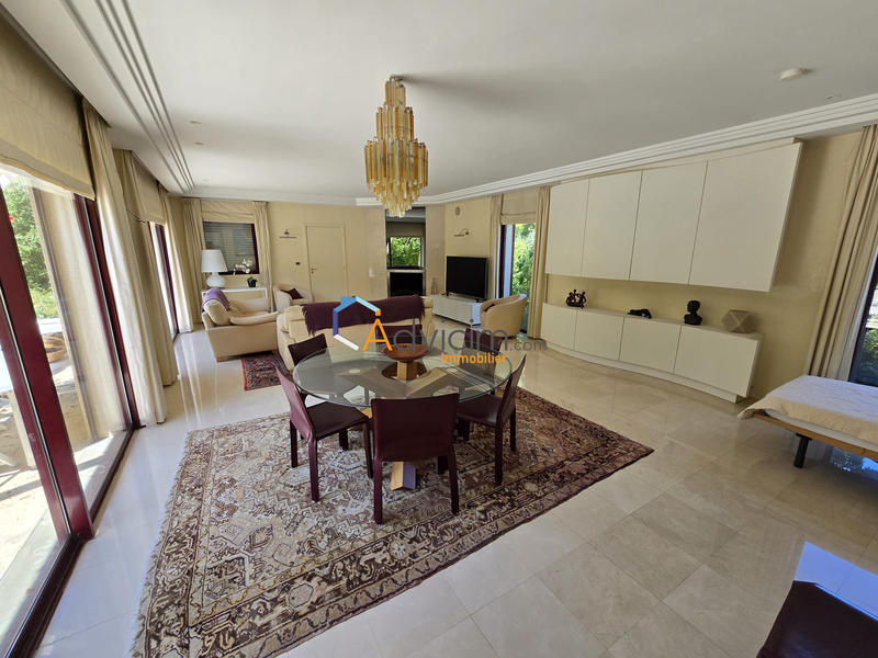 Villa - 260 m² - 6 pièces