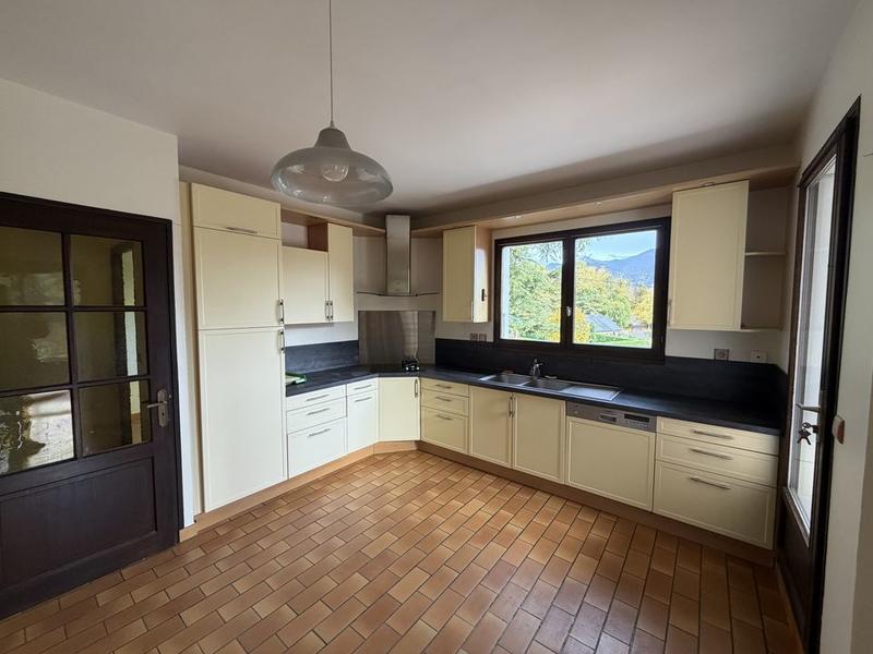 Propriété - 207 m² - 6 pièces