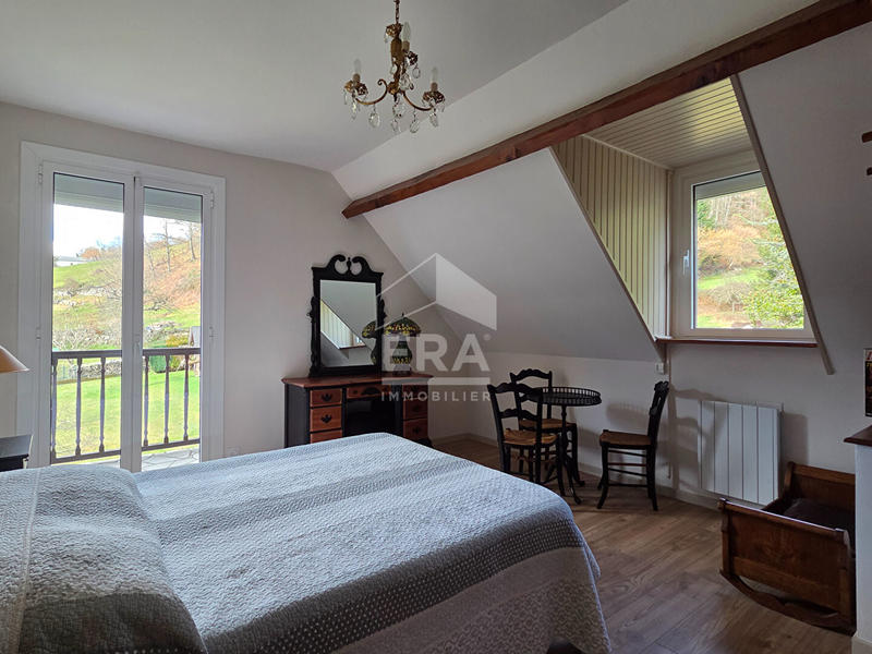 Maison - 301 m² - 12 pièces