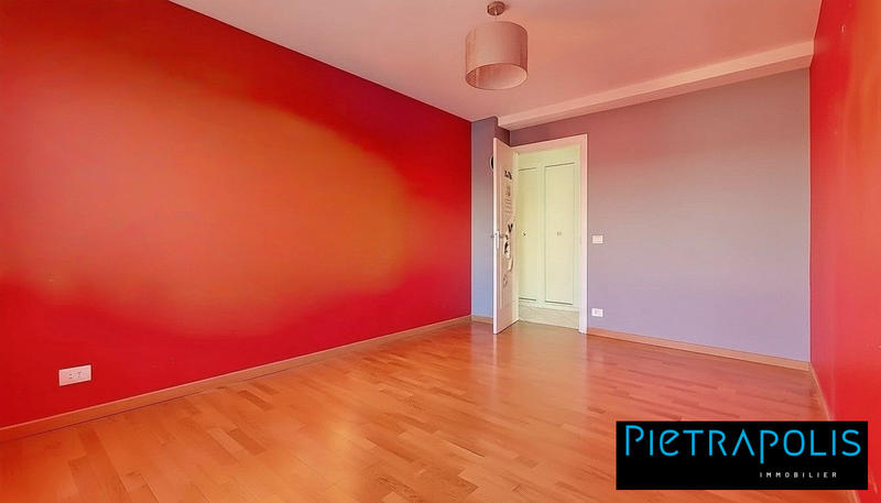 Appartement - 93 m² - 4 pièces