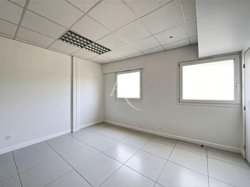 Loft - 81 m² - 4 pièces