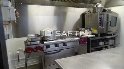 Local commercial - 217 m² - 8 pièces