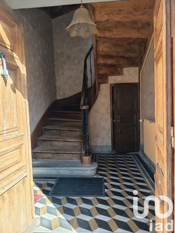 Maison - 202 m² - 7 pièces