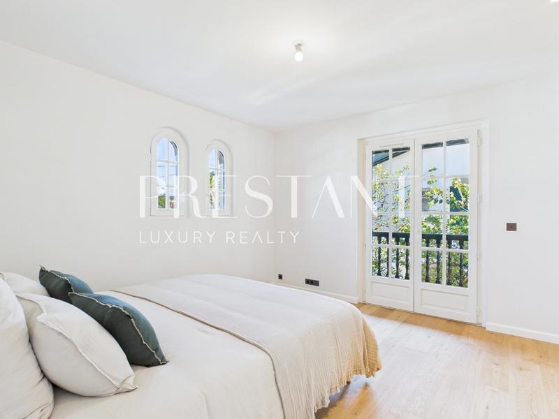 Maison - 290 m² - 8 pièces