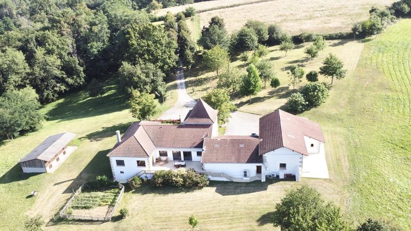 Propriété - 300 m² - 8 pièces