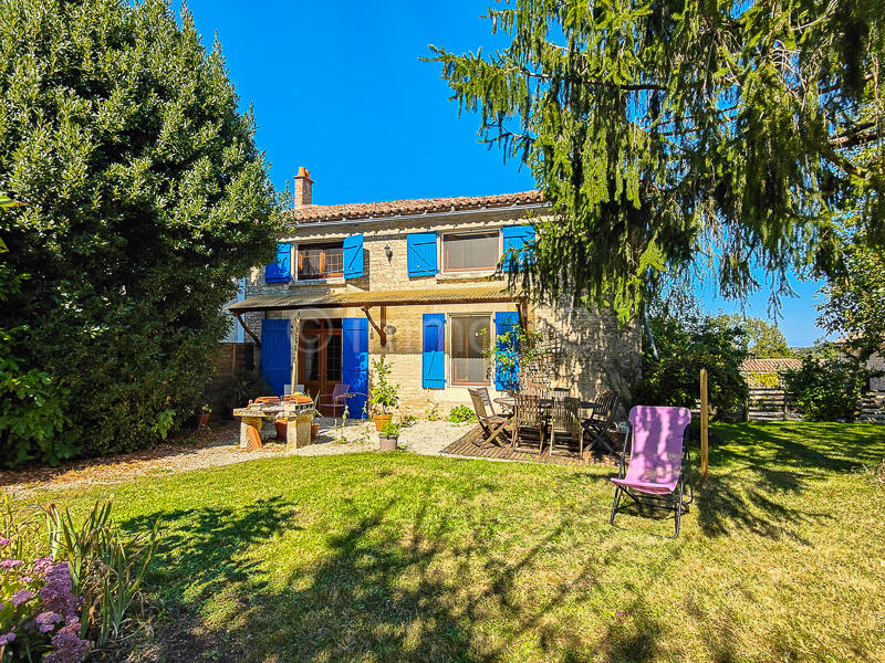 Maison en pierre - 290 m² - 11 pièces