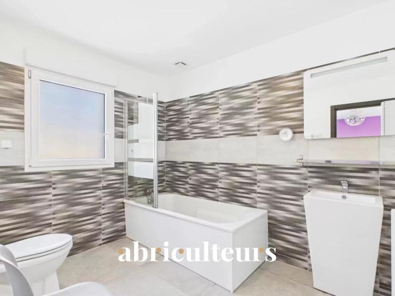 Maison - 186 m² - 4 pièces