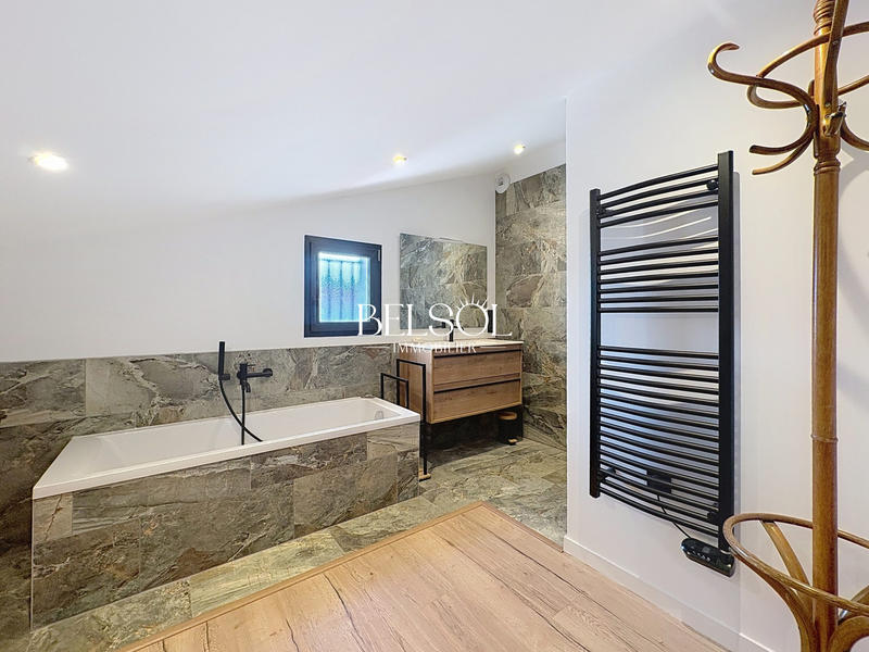 Villa - 250 m² - 7 pièces