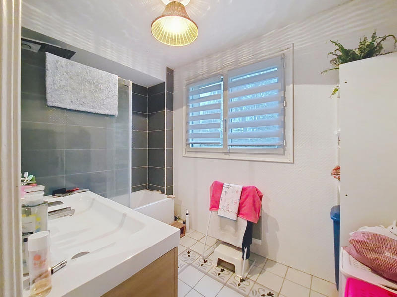 Maison - 210 m² - 10 pièces