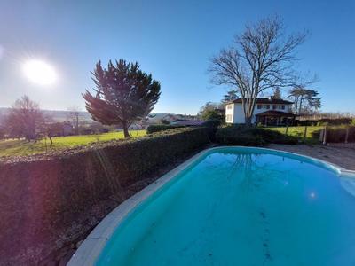 Villa - 240 m² - 8 pièces