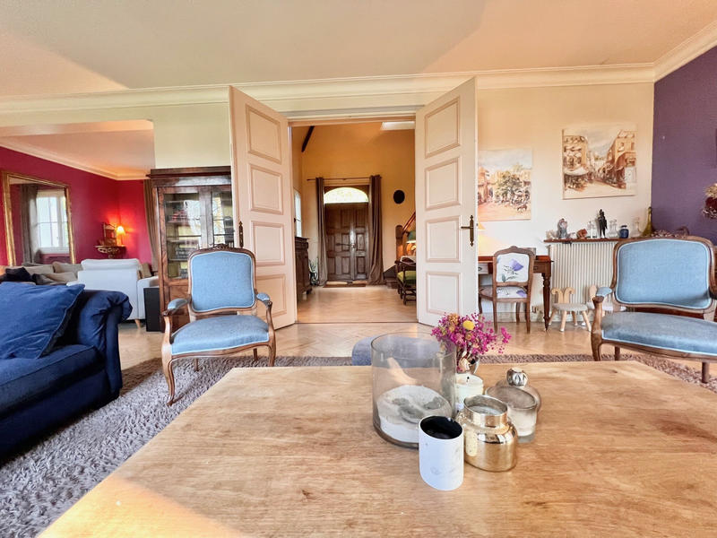 Propriété - 260 m² - 9 pièces