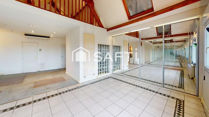 Maison - 236 m² - 9 pièces