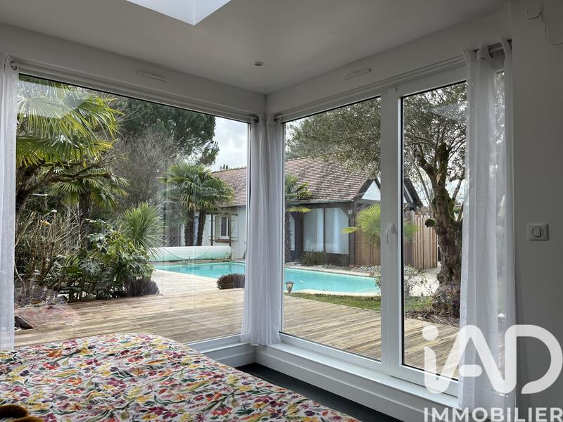 Maison - 201 m² - 9 pièces