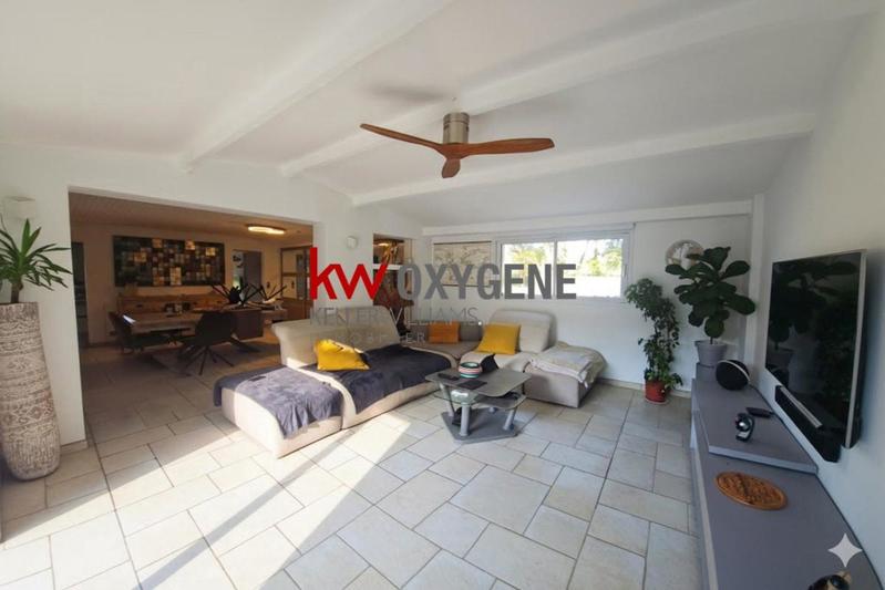 Maison - 215 m² - 9 pièces