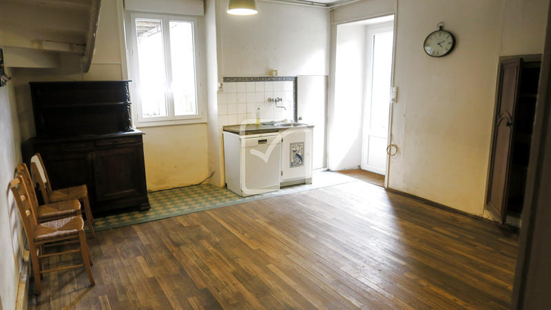 Maison - 248 m² - 8 pièces