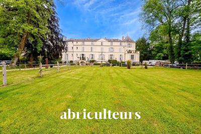 Château - 1 000 m² - 16 pièces