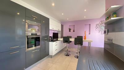 Villa - 208 m² - 6 pièces