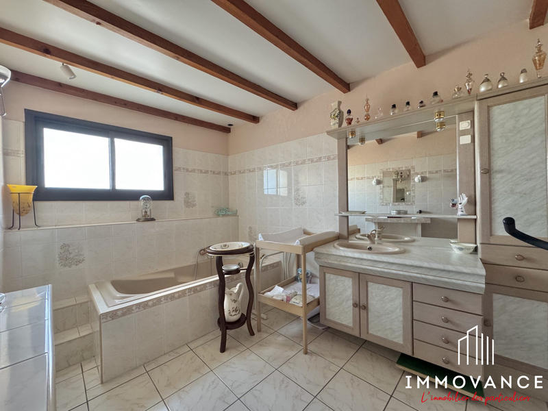 Maison - 296 m² - 10 pièces