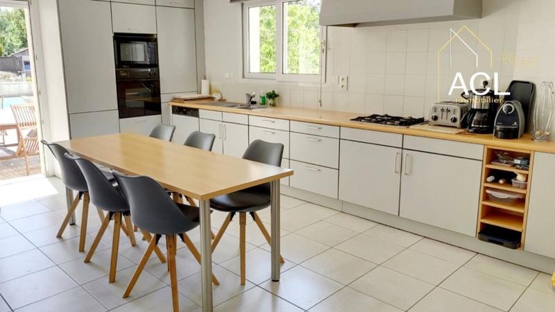 Villa - 250 m² - 8 pièces