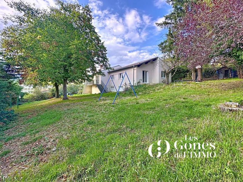 Maison - 235 m² - 8 pièces