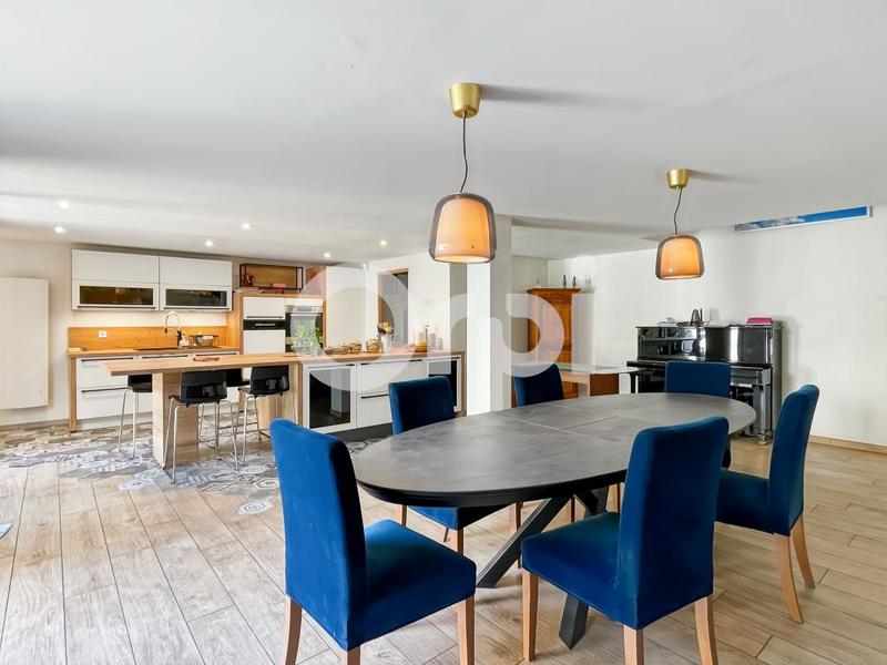 Propriété - 276 m² - 10 pièces