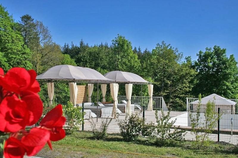 Propriété - 870 m² - 16 pièces