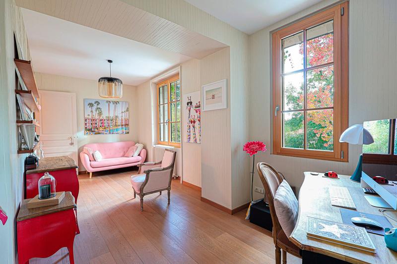 Maison - 360 m² - 12 pièces