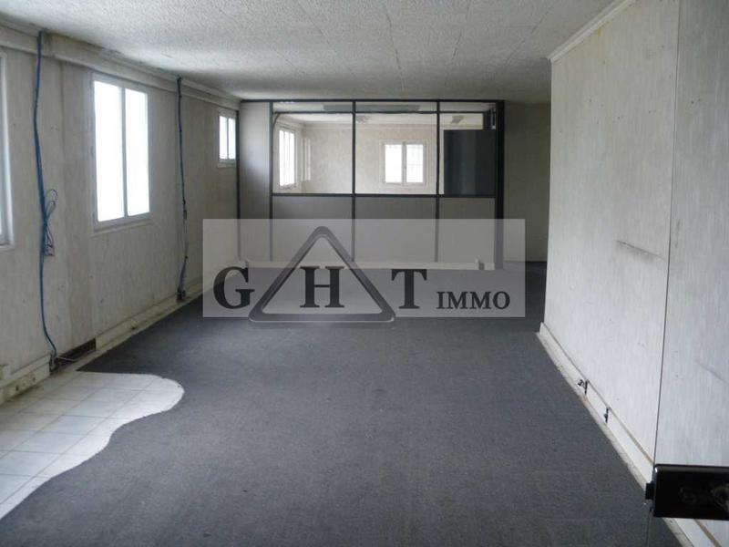 Entrepôt - 1 200 m²