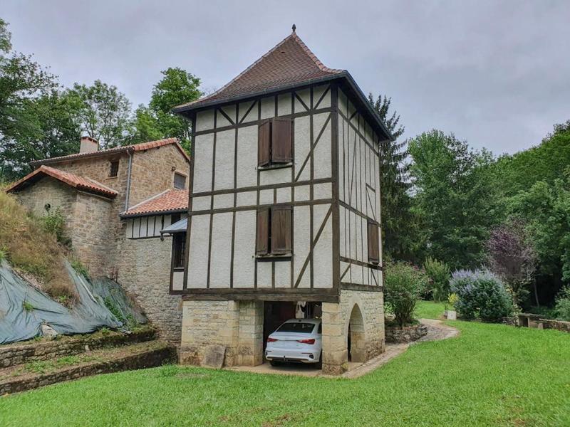 Moulin - 251 m² - 8 pièces