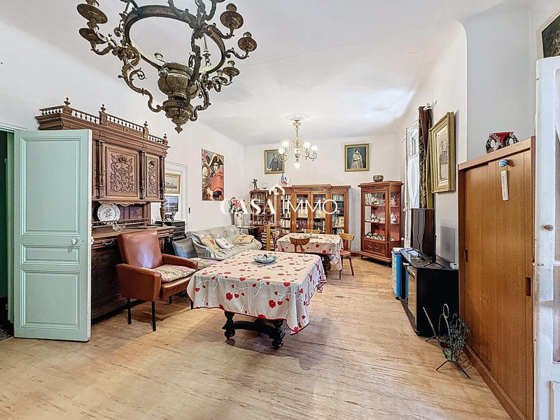 Maison - 220 m² - 8 pièces