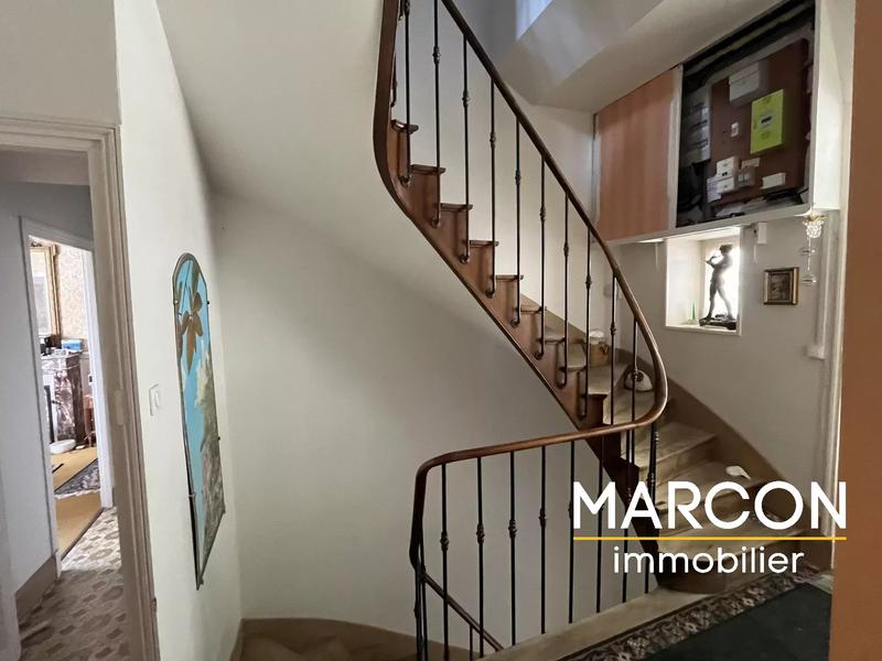 Maison - 260 m² - 15 pièces