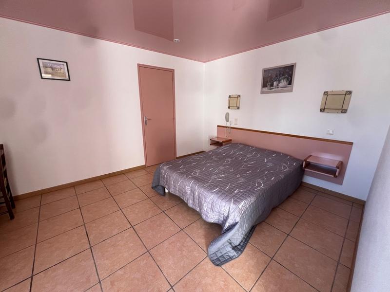 Propriété - 1 458 m² - 34 pièces