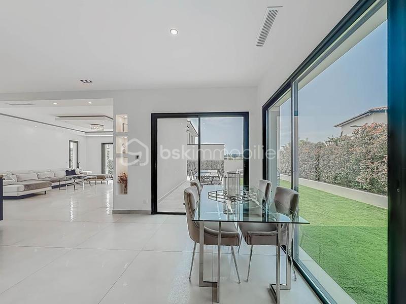 Maison - 170 m² - 5 pièces