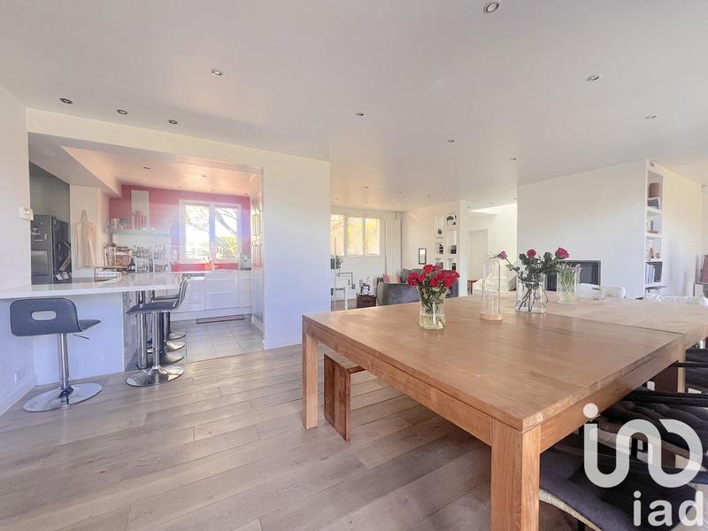 Maison - 214 m² - 8 pièces