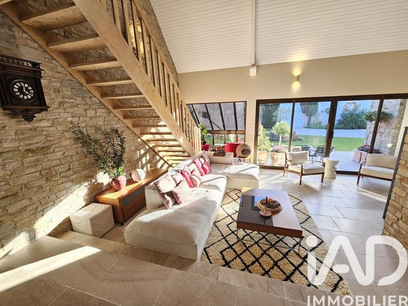 Maison - 202 m² - 8 pièces