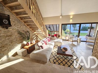 Maison - 202 m² - 8 pièces