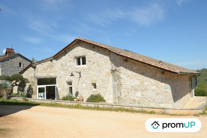 Maison traditionnelle - 148 m² - 4 pièces