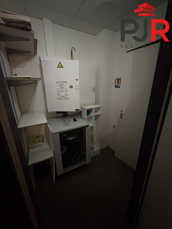 Local commercial - 75 m² - 2 pièces