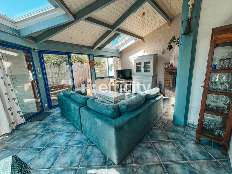 Maison - 345 m² - 10 pièces