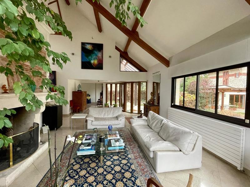 Maison - 330 m² - 9 pièces