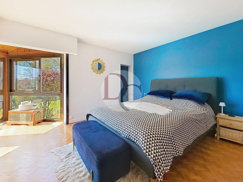 Maison - 340 m² - 9 pièces