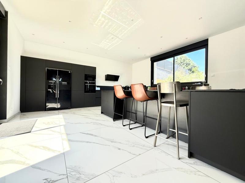 Maison - 285 m² - 7 pièces