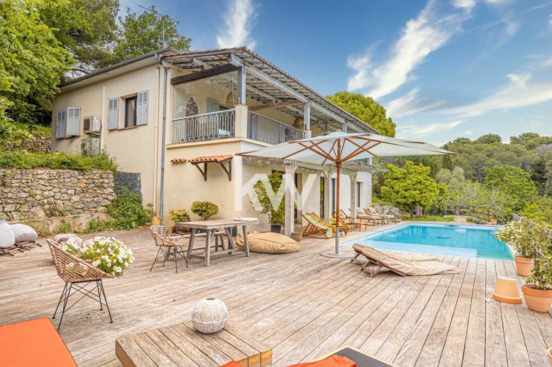 Maison - 220 m² - 4 pièces