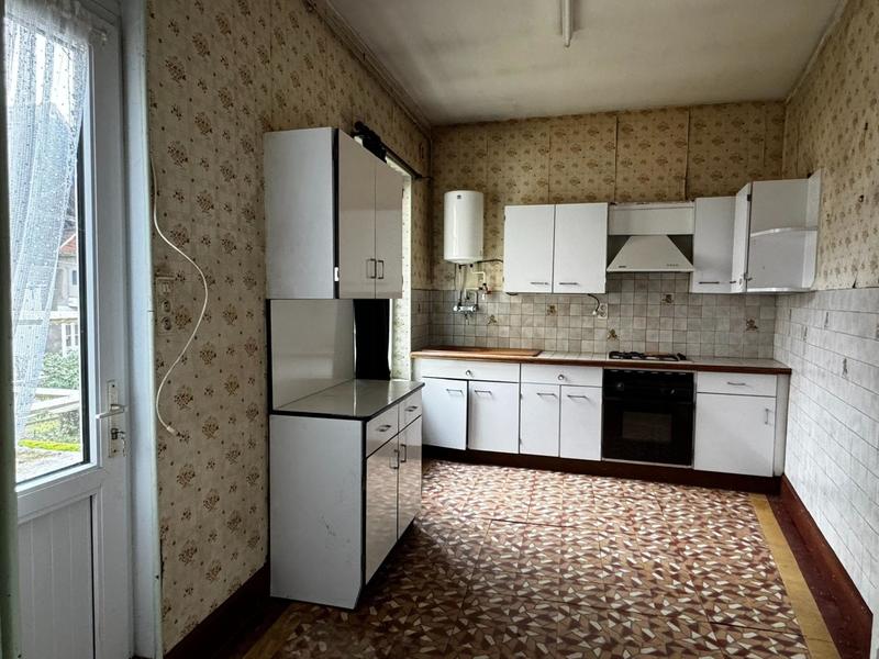 Maison - 185 m² - 10 pièces